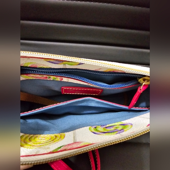 Dooney & Burke Rare Hard to find Lollipop crossbody/ clutch. Excellent condition - Picture 4 of 15